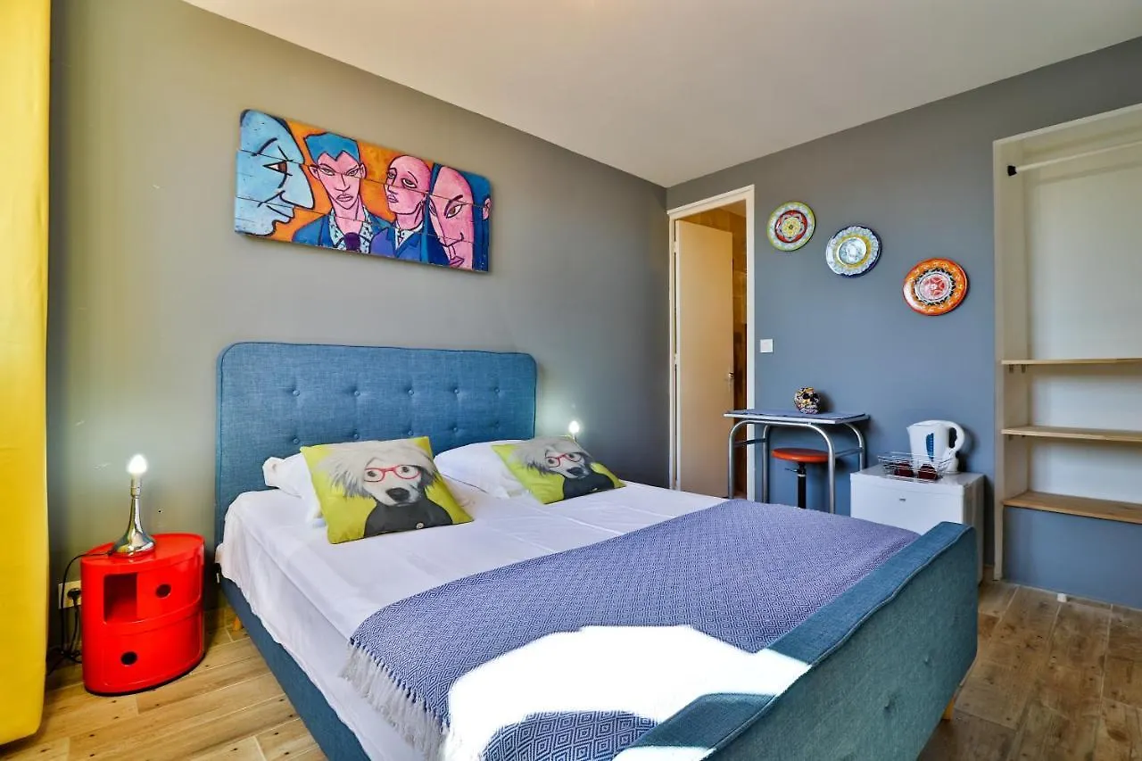 Hotel La Bastide Ιέρ 0*,